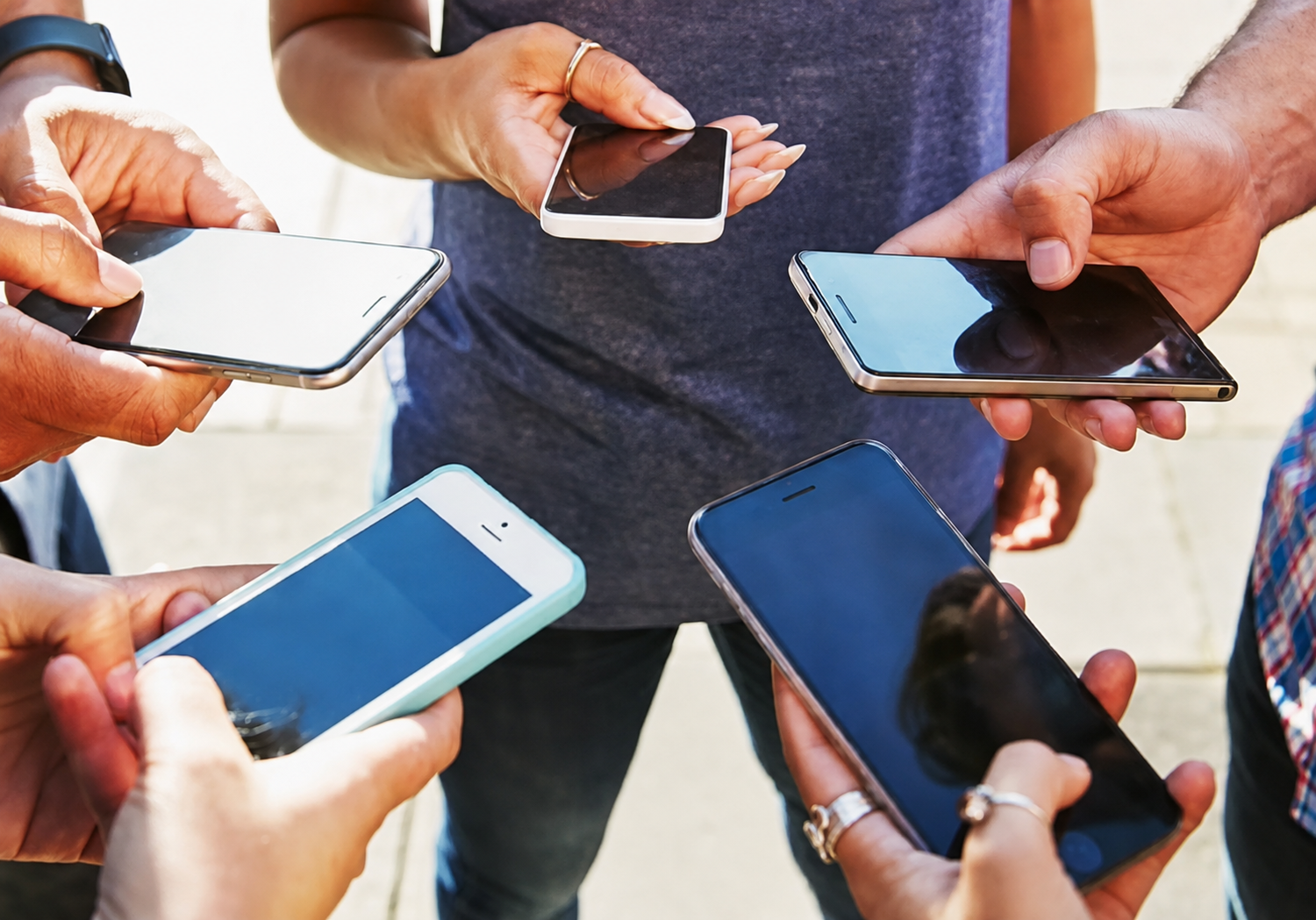 Téléphone à 100 dollars : l'Afrique victime collatérale de la ruée mondiale vers l'IA