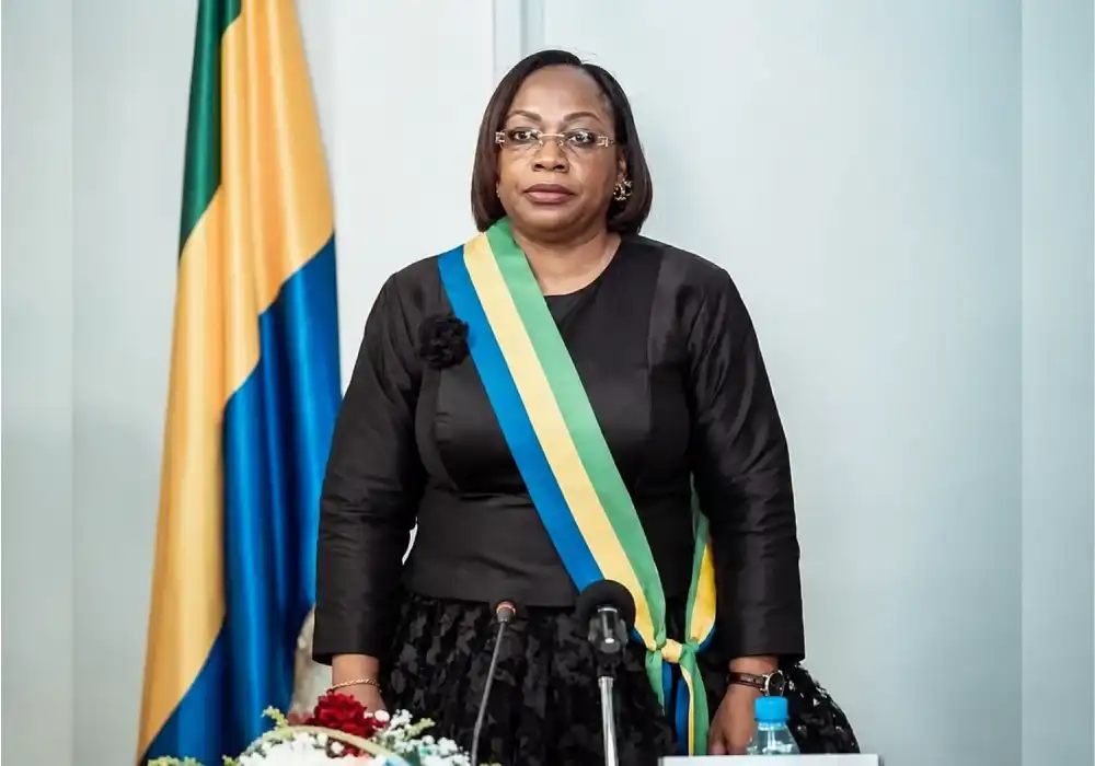 Sénat : entre urgence budgétaire et réformes structurelles, Huguette Nyana Ekoume-Awori fixe les priorités 